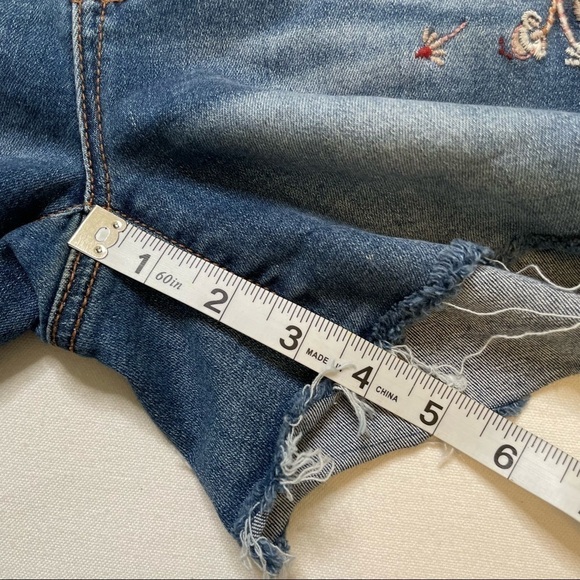 AEO embroidered next level stretch shorts sz 4 - Picture 12 of 12